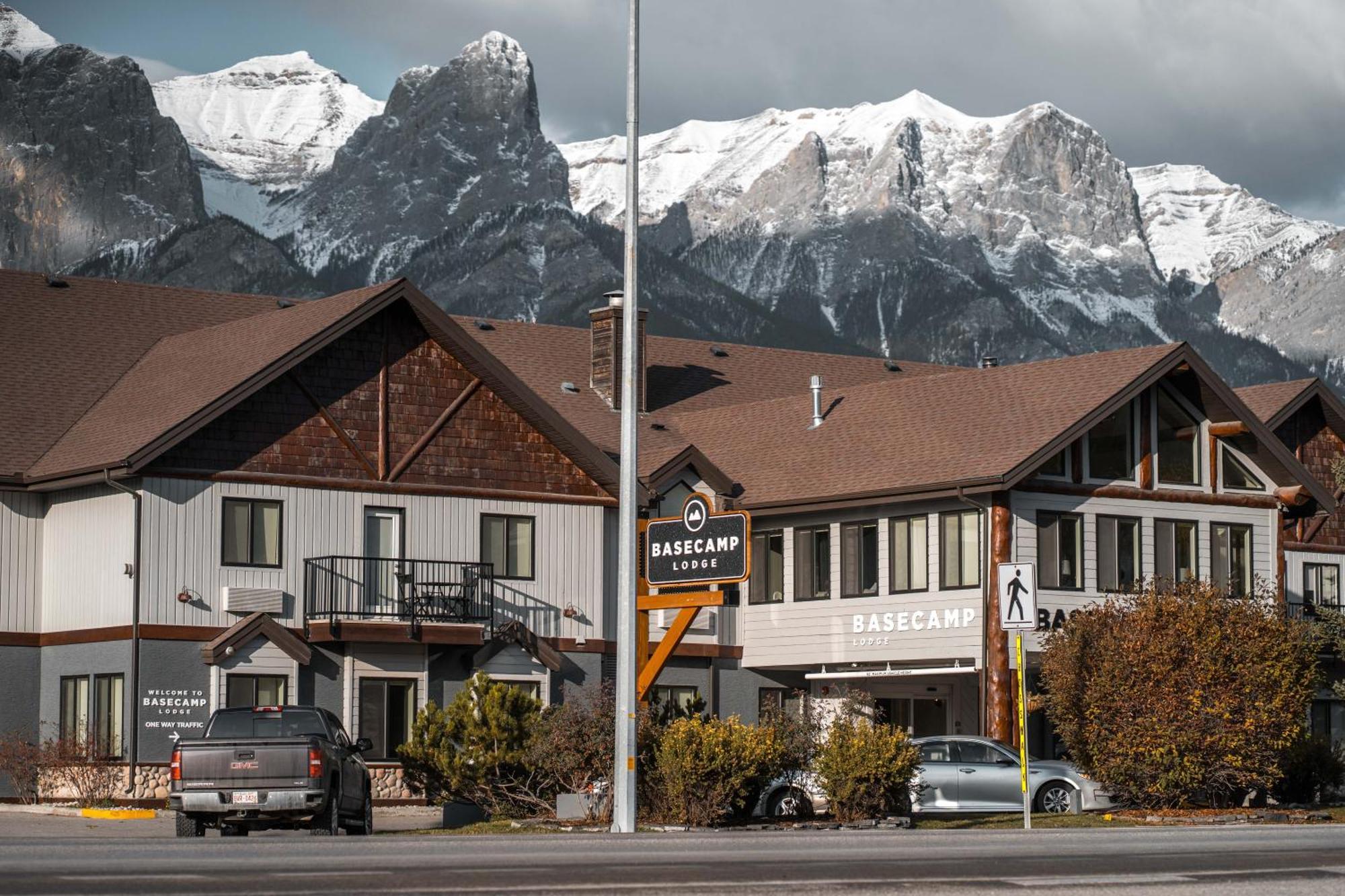 Basecamp Lodge Canmore Exterior foto